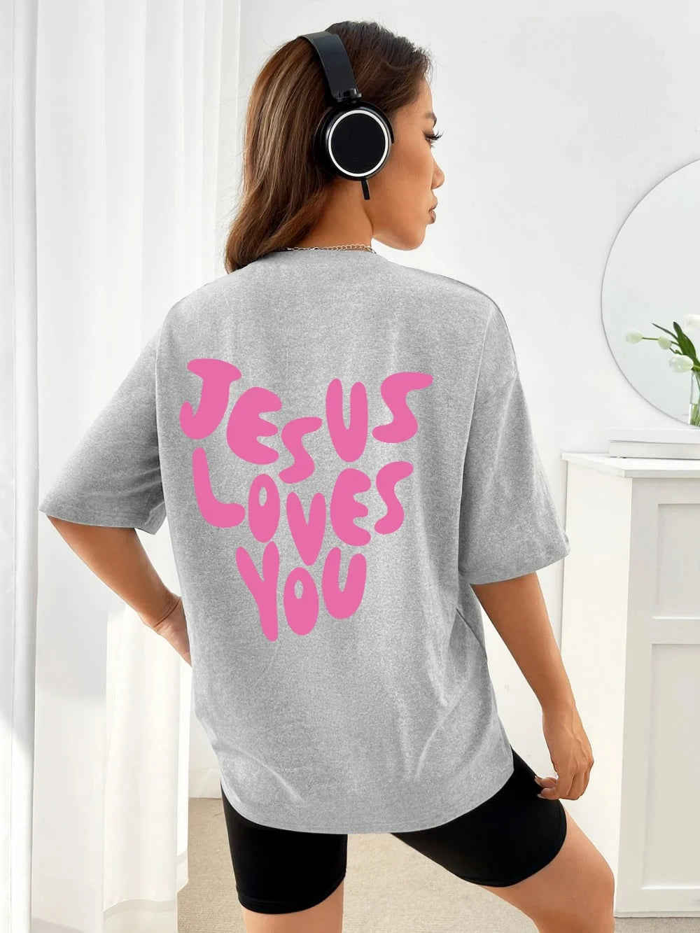 T-Shirt "Jesus loves you"