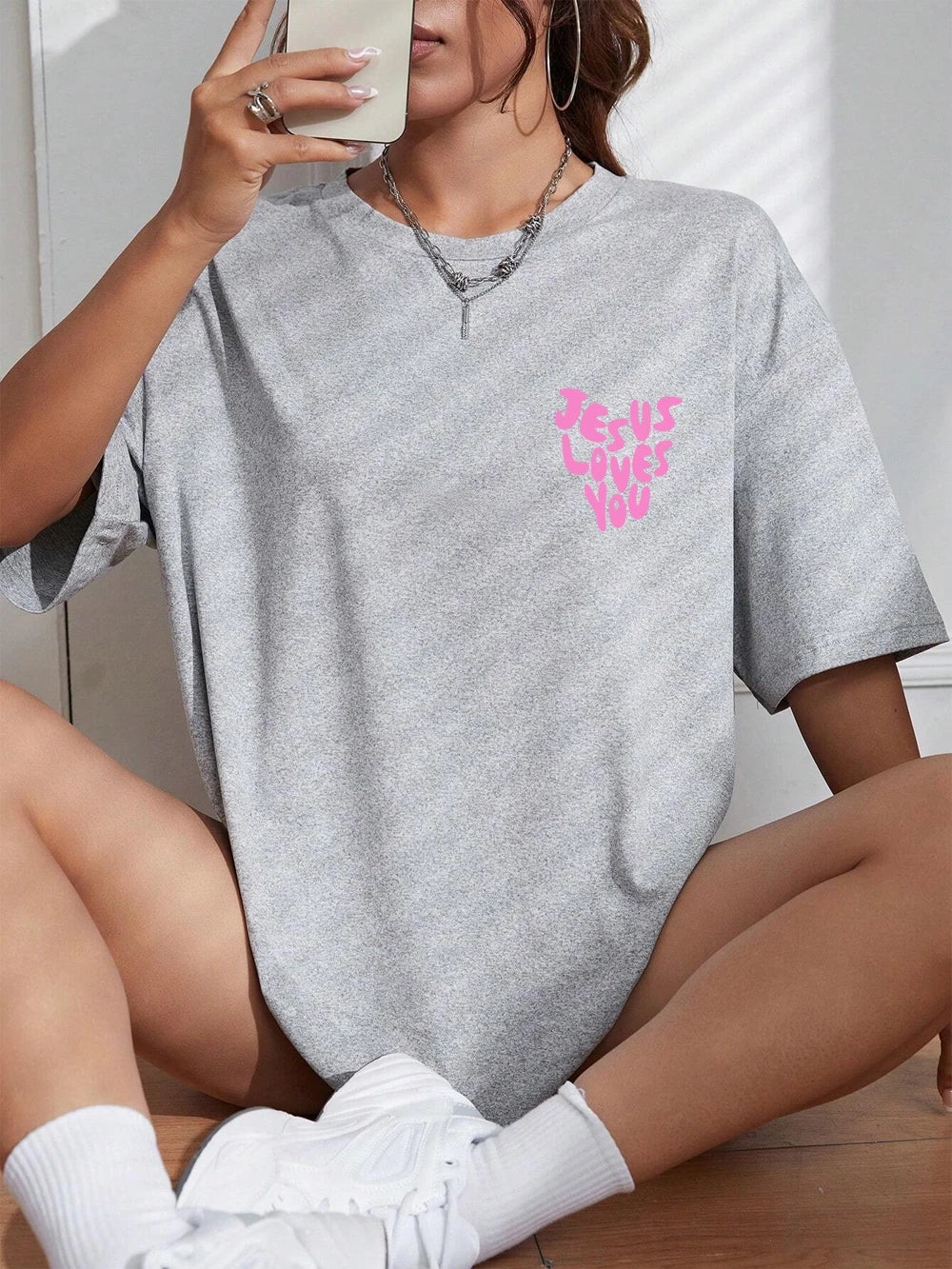 T-Shirt "Jesus loves you"